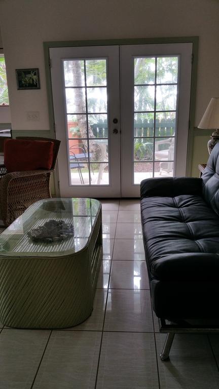 Whale House At Kehena Beach Pahoa Room photo