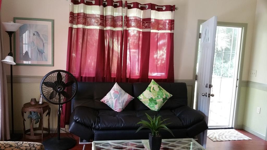 Whale House At Kehena Beach Pahoa Room photo