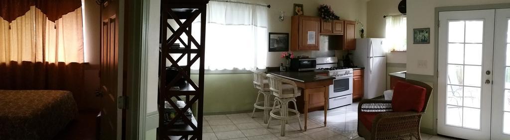 Whale House At Kehena Beach Pahoa Room photo